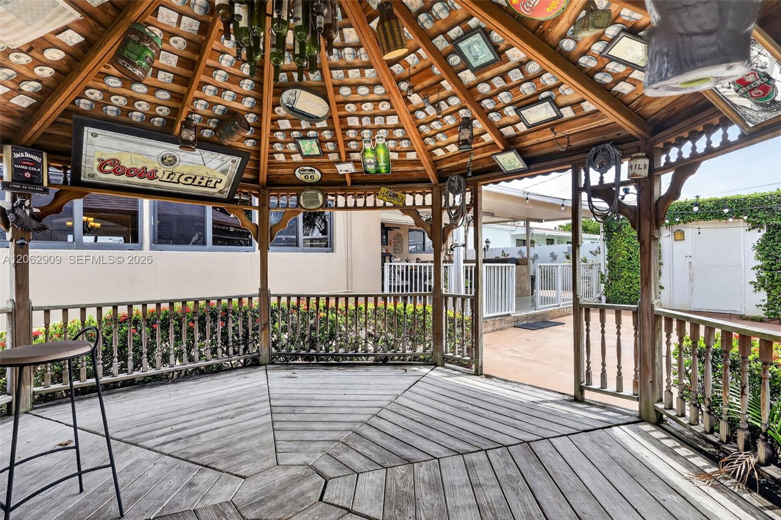 910 W 37th Street