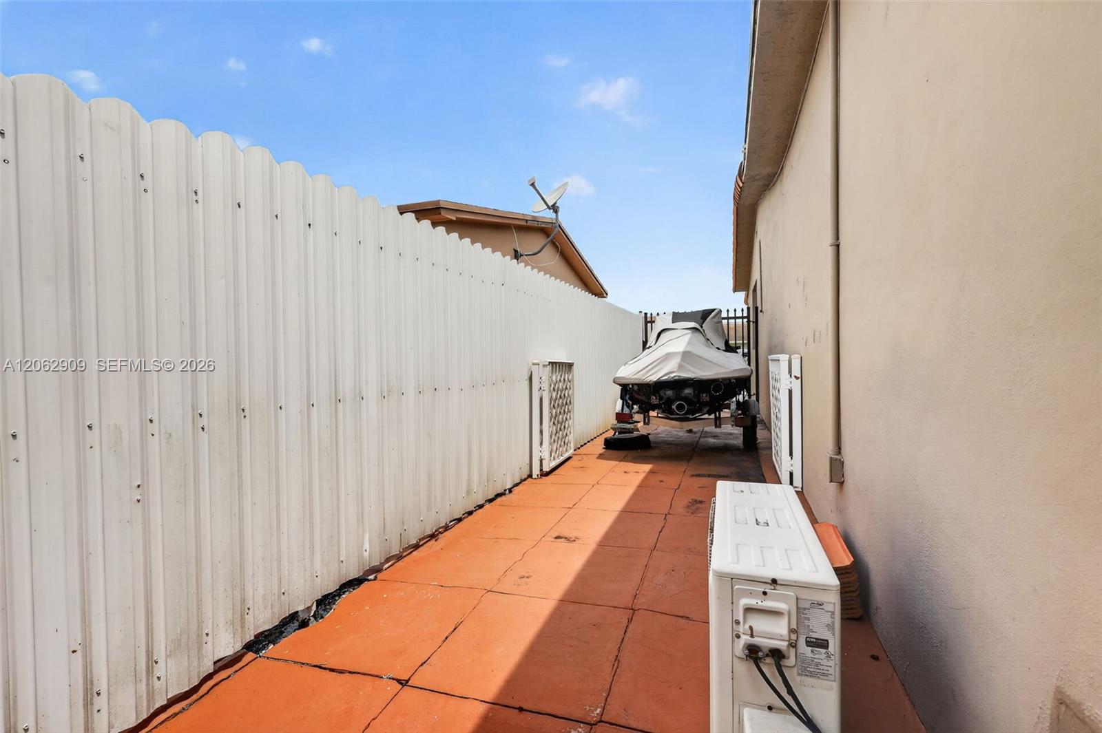 910 W 37th Street