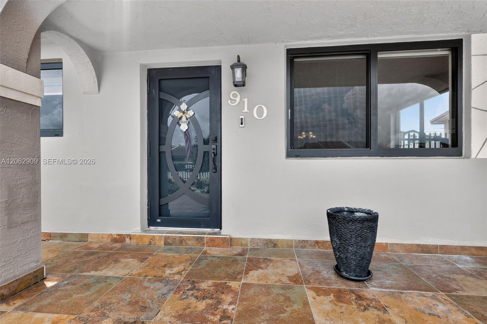 910 W 37th Street
