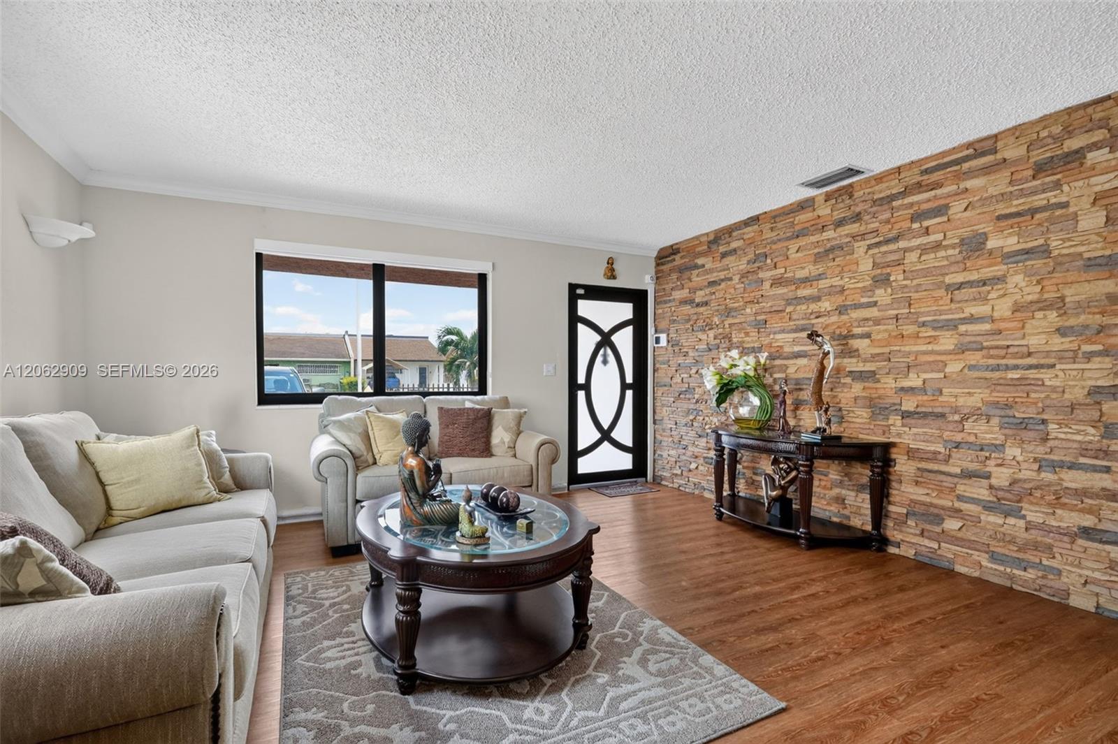 910 W 37th Street