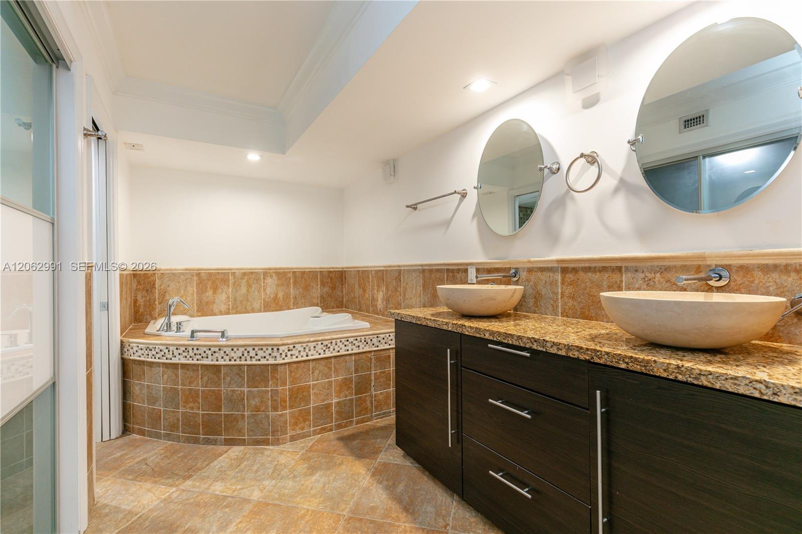 3500 Mystic Pointe Drive