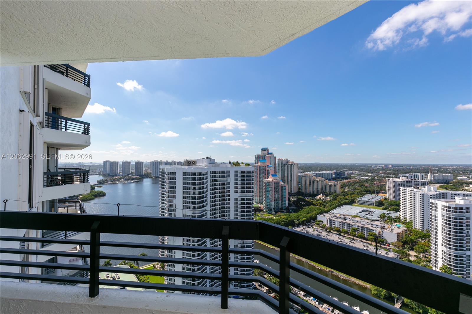 3500 Mystic Pointe Drive