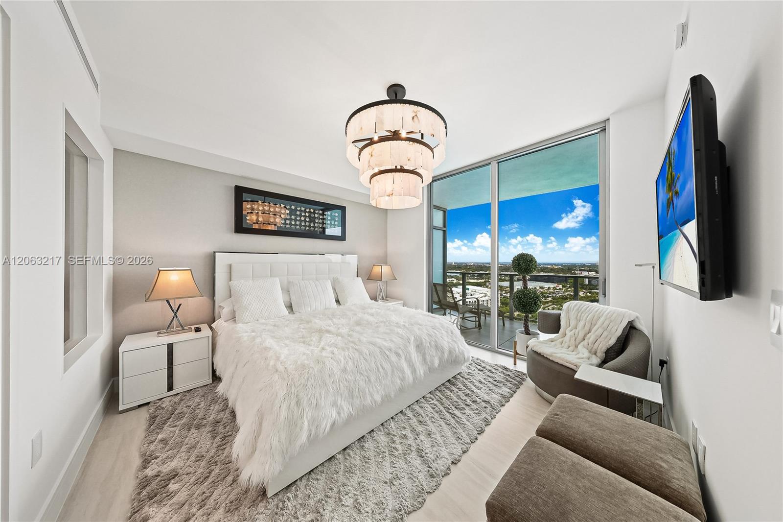 2411 Laguna Circle