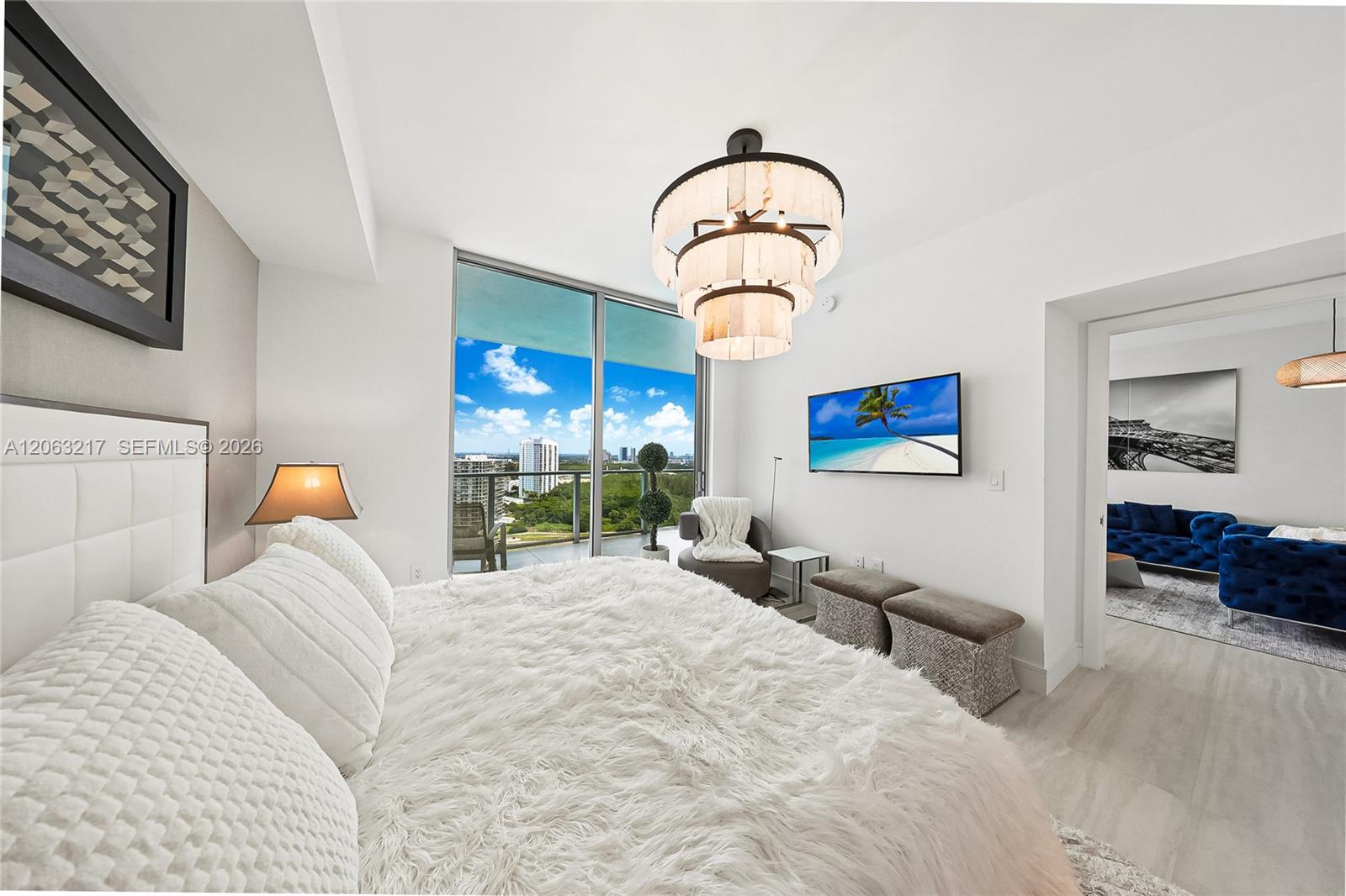 2411 Laguna Circle