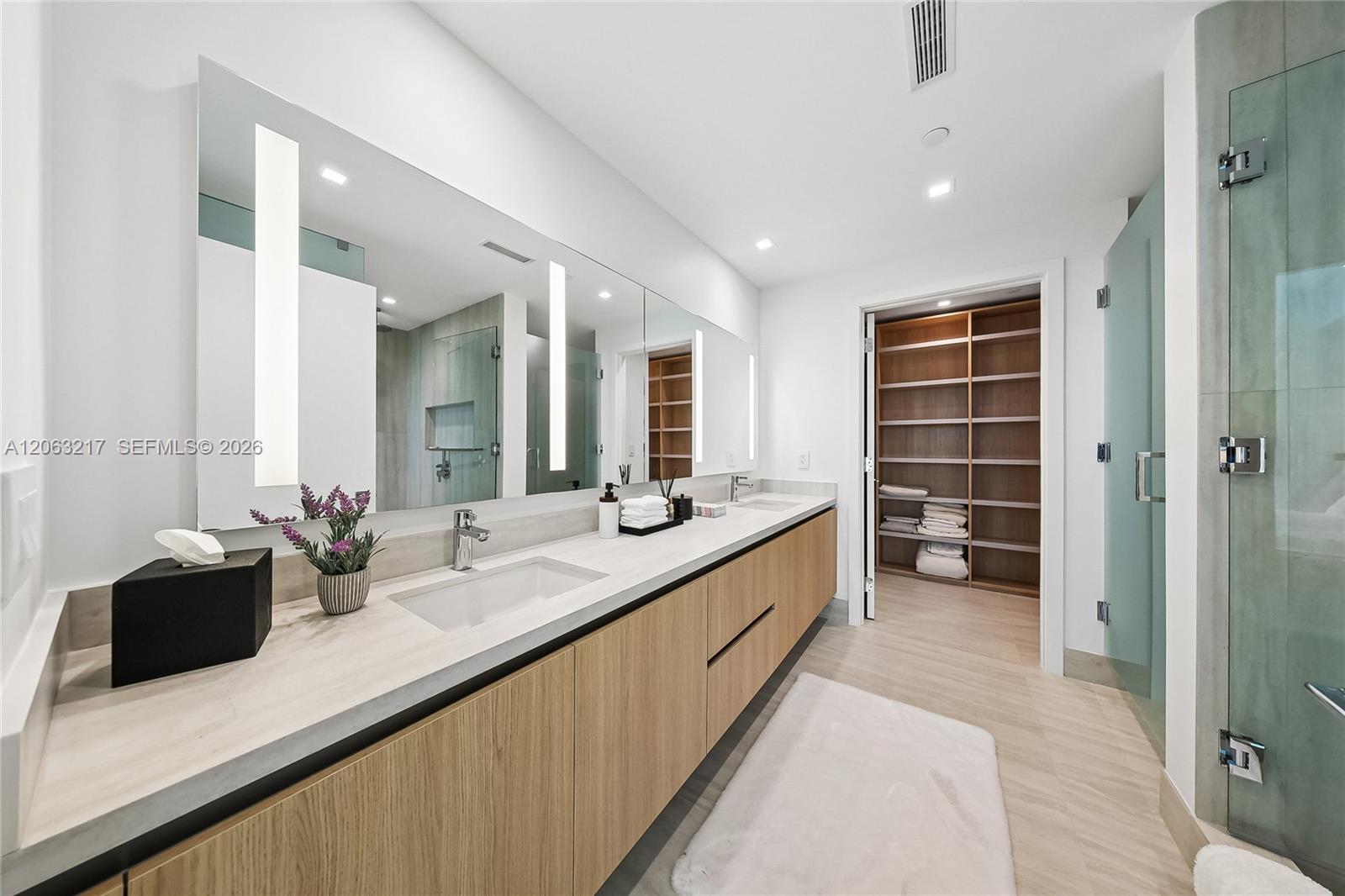 2411 Laguna Circle