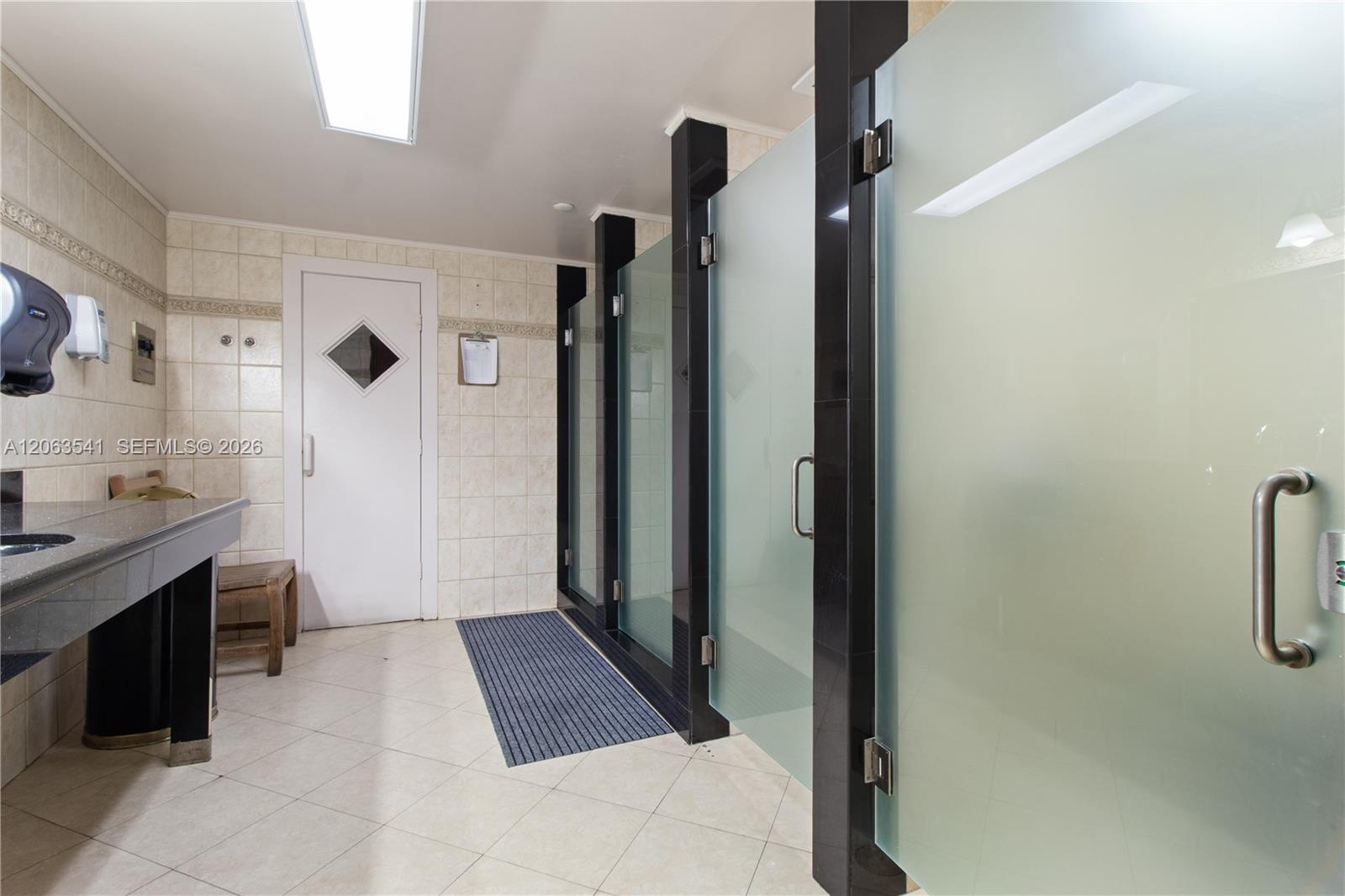 3500 Mystic Pointe Drive