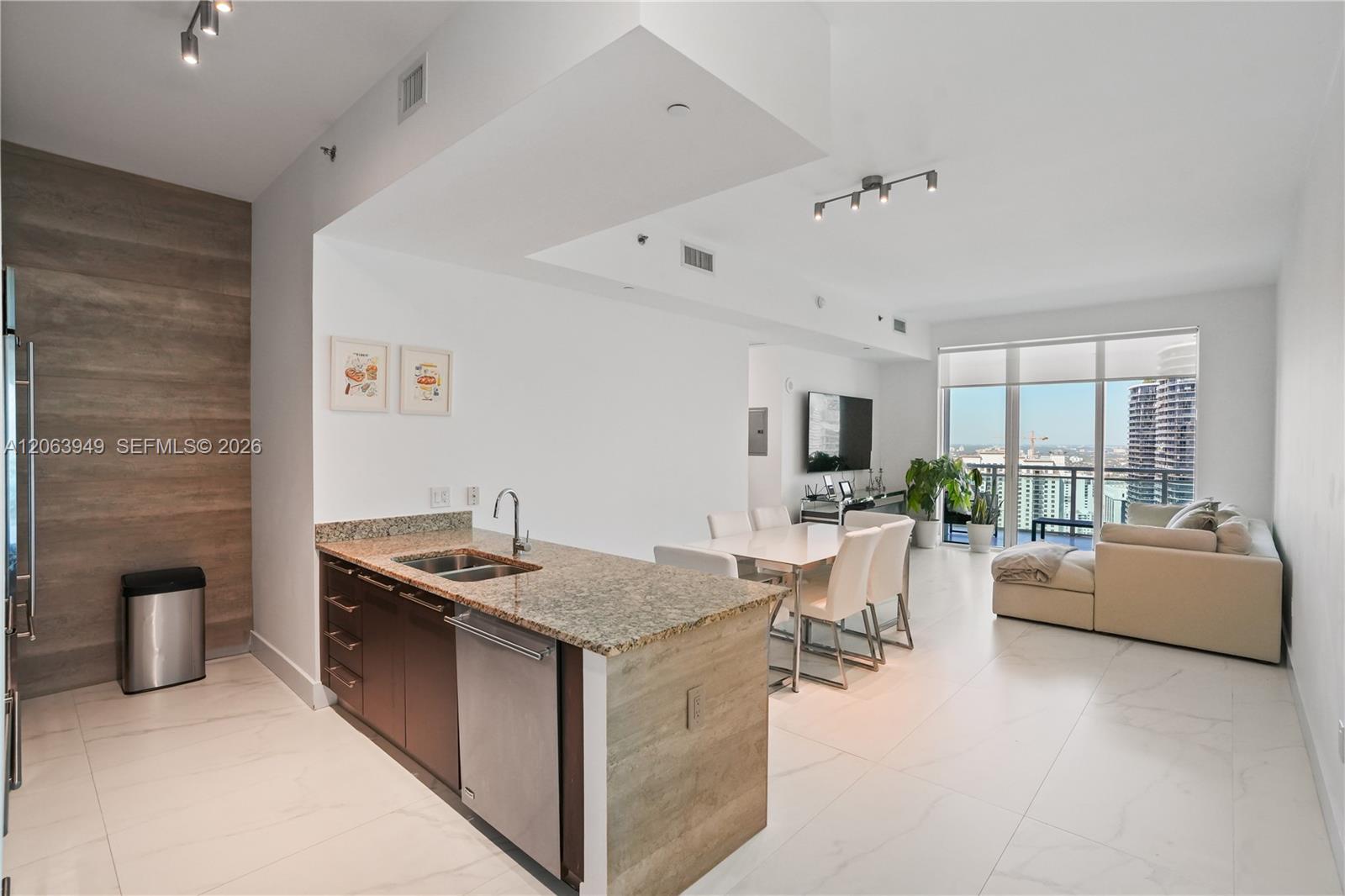 950 Brickell Bay Drive gallery image #1