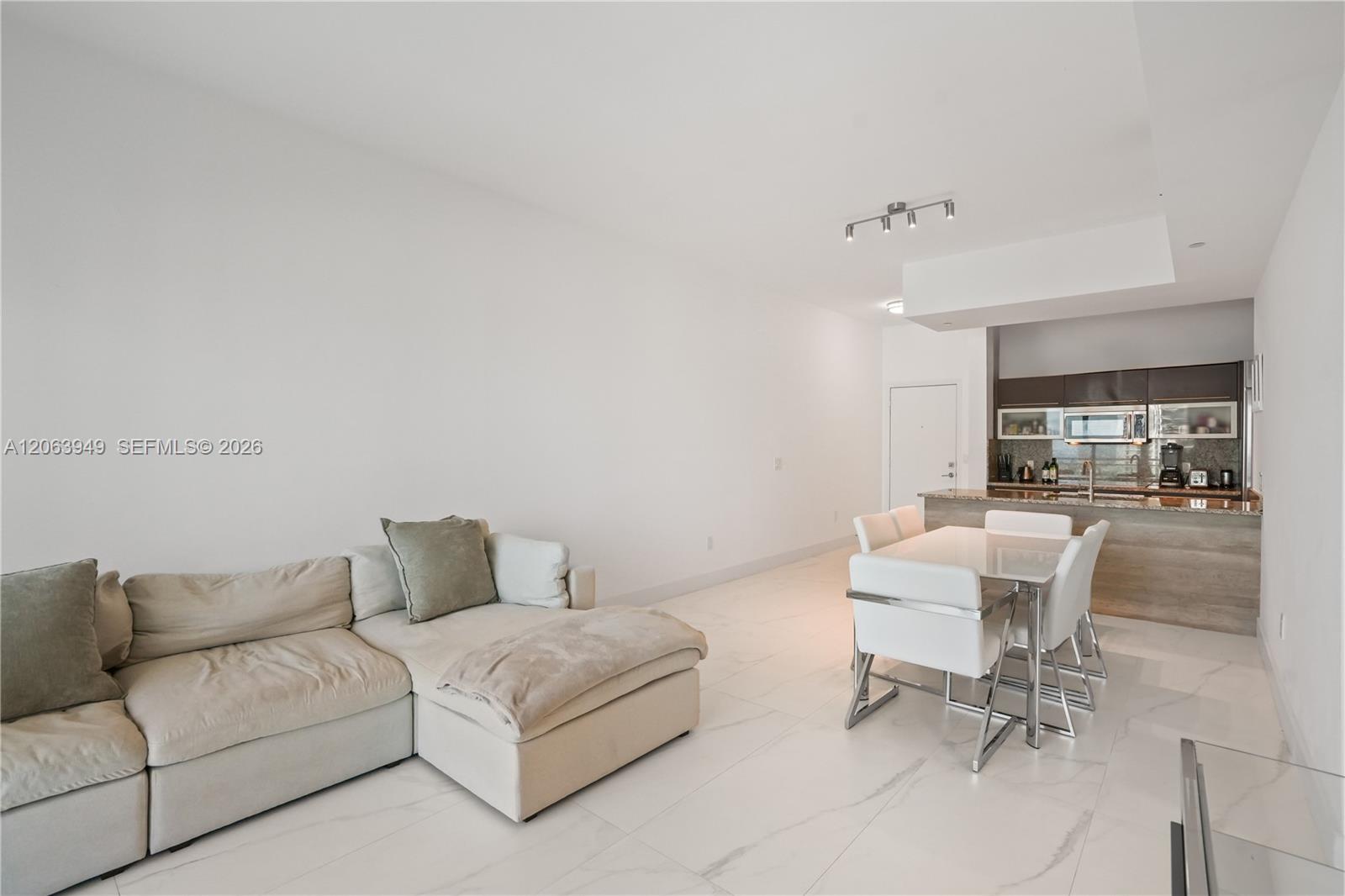 950 Brickell Bay Drive gallery image #10