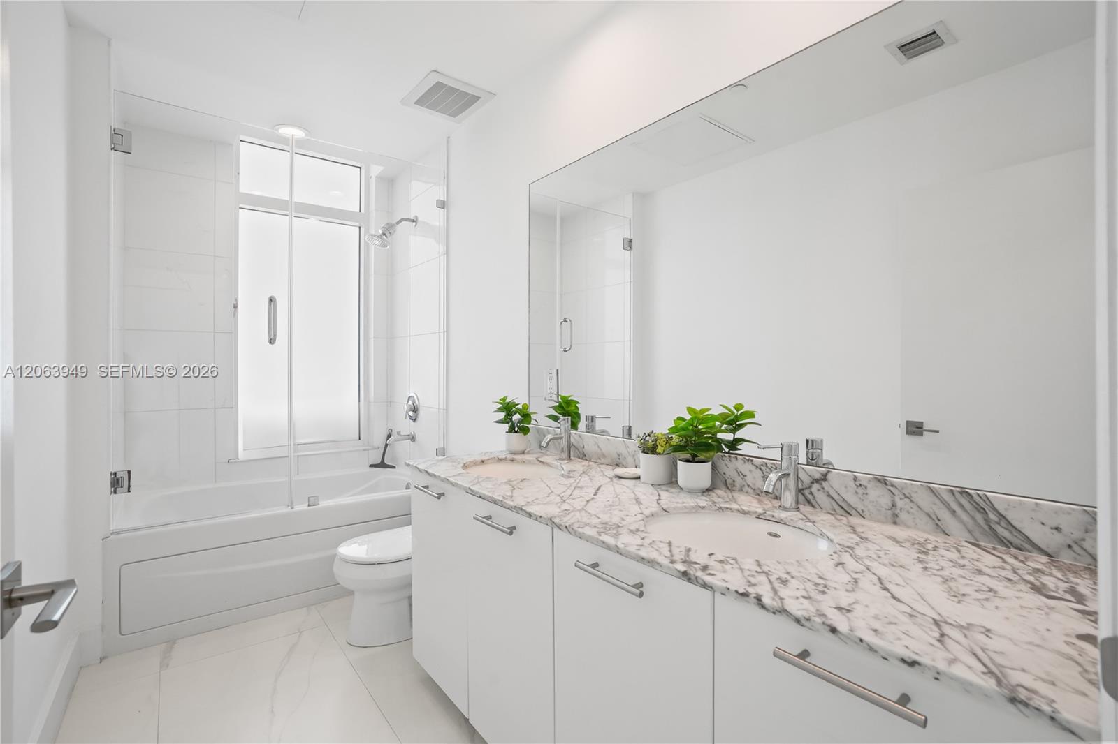 950 Brickell Bay Drive gallery image #17
