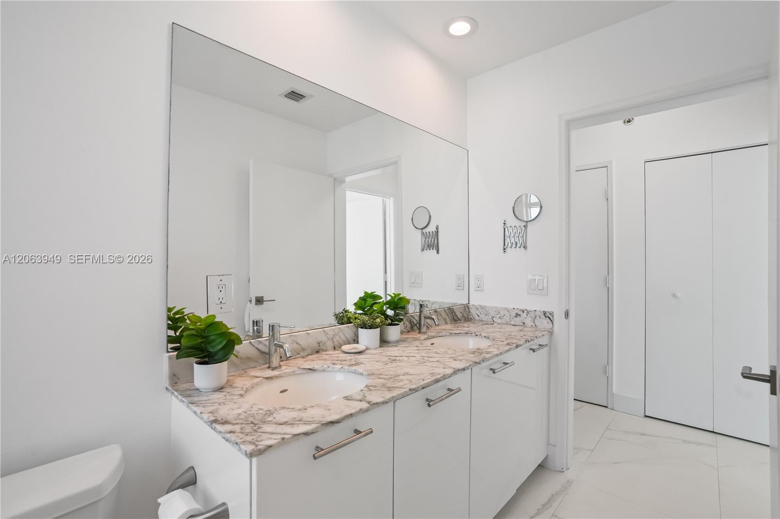 950 Brickell Bay Drive gallery image #18