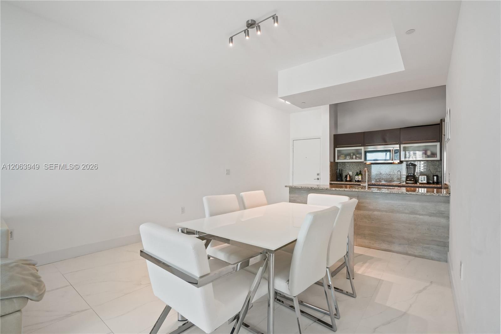 950 Brickell Bay Drive gallery image #9