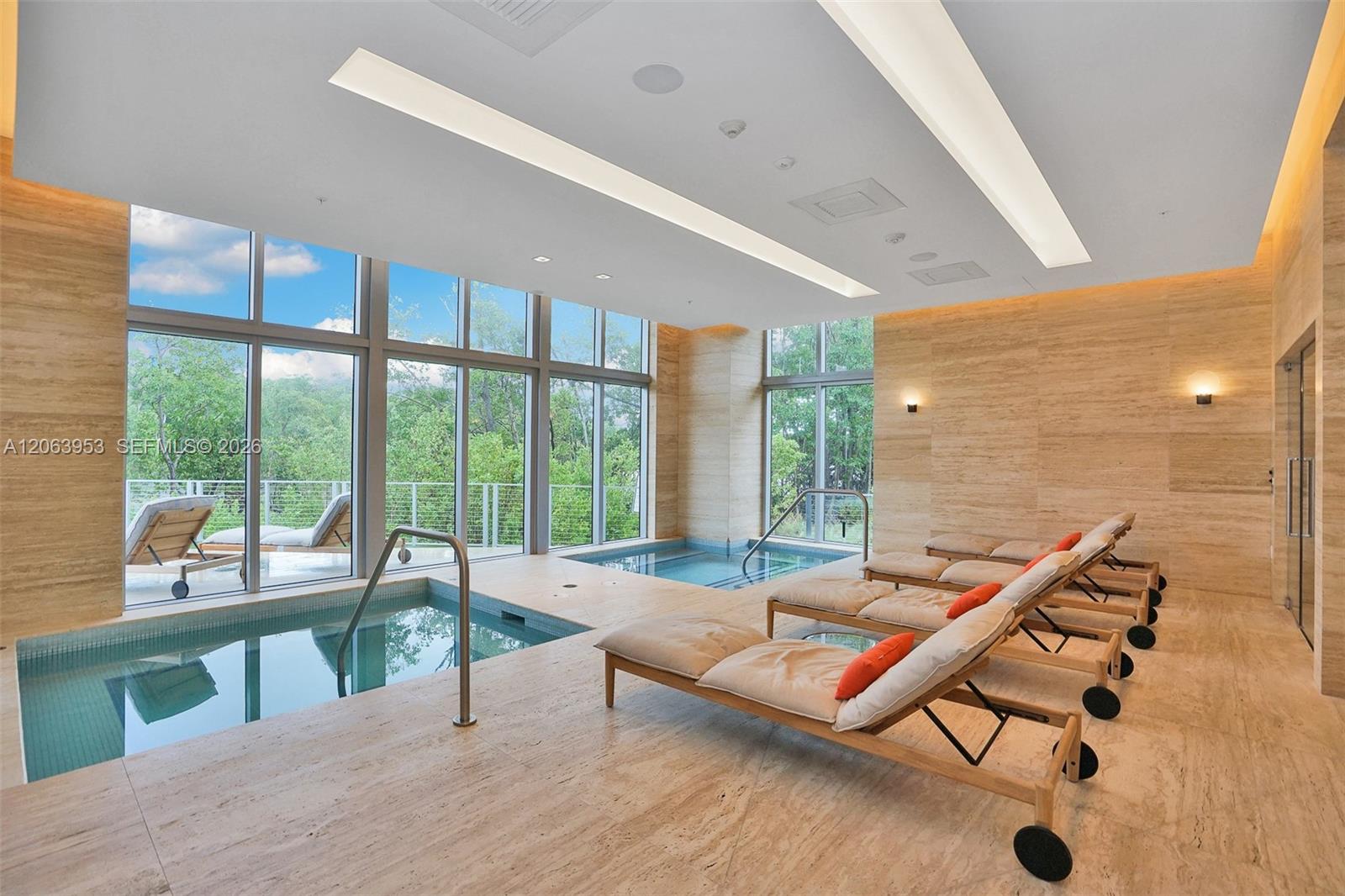 16385 Biscayne Boulevard