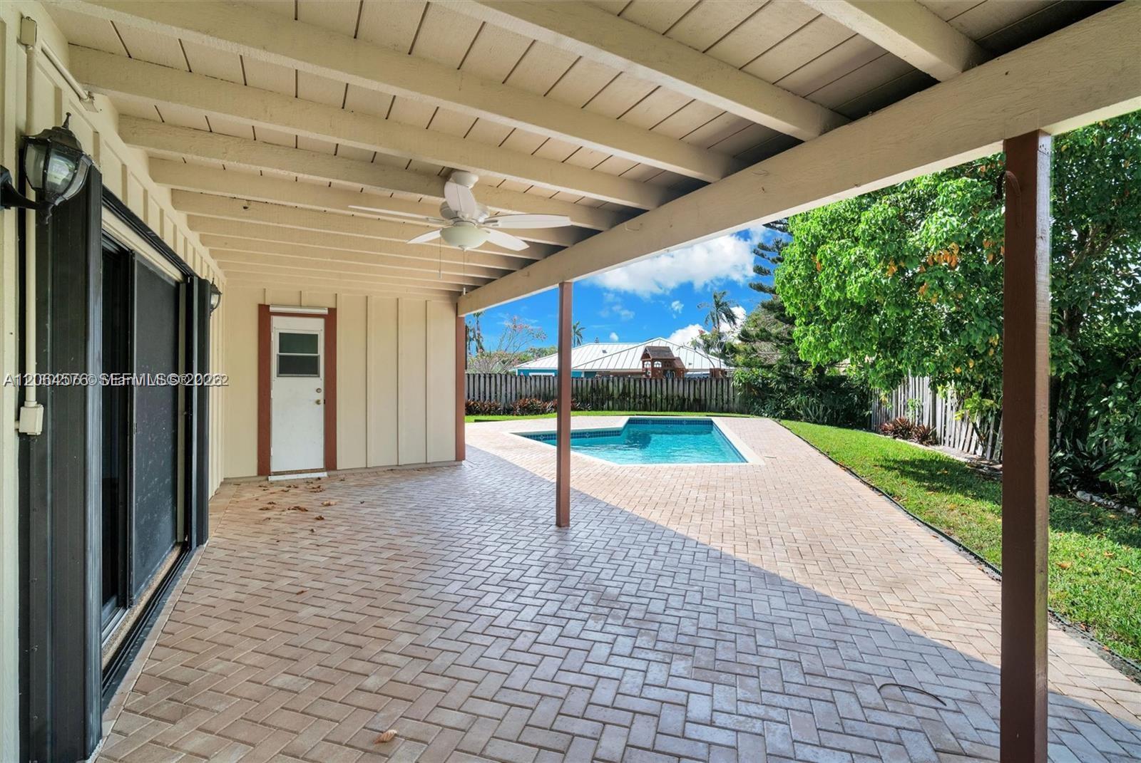 372 NW 35th Place