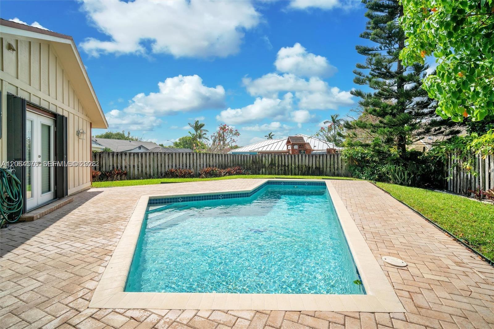 372 NW 35th Place