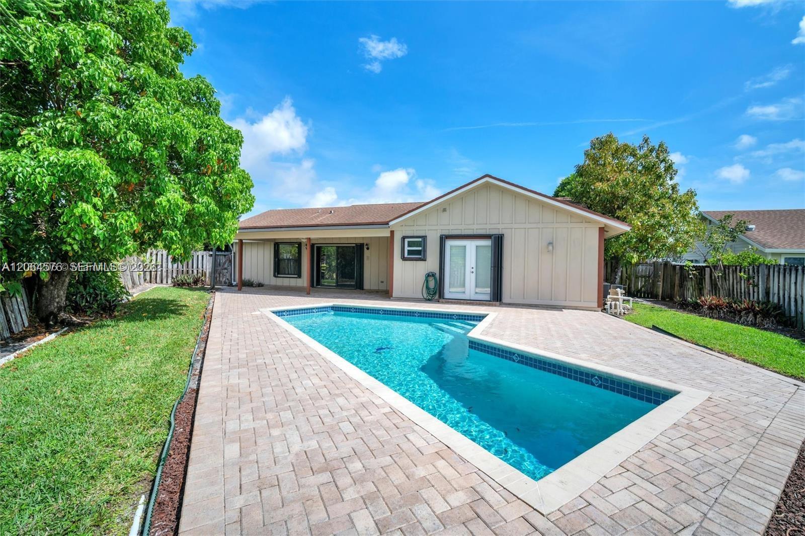 372 NW 35th Place