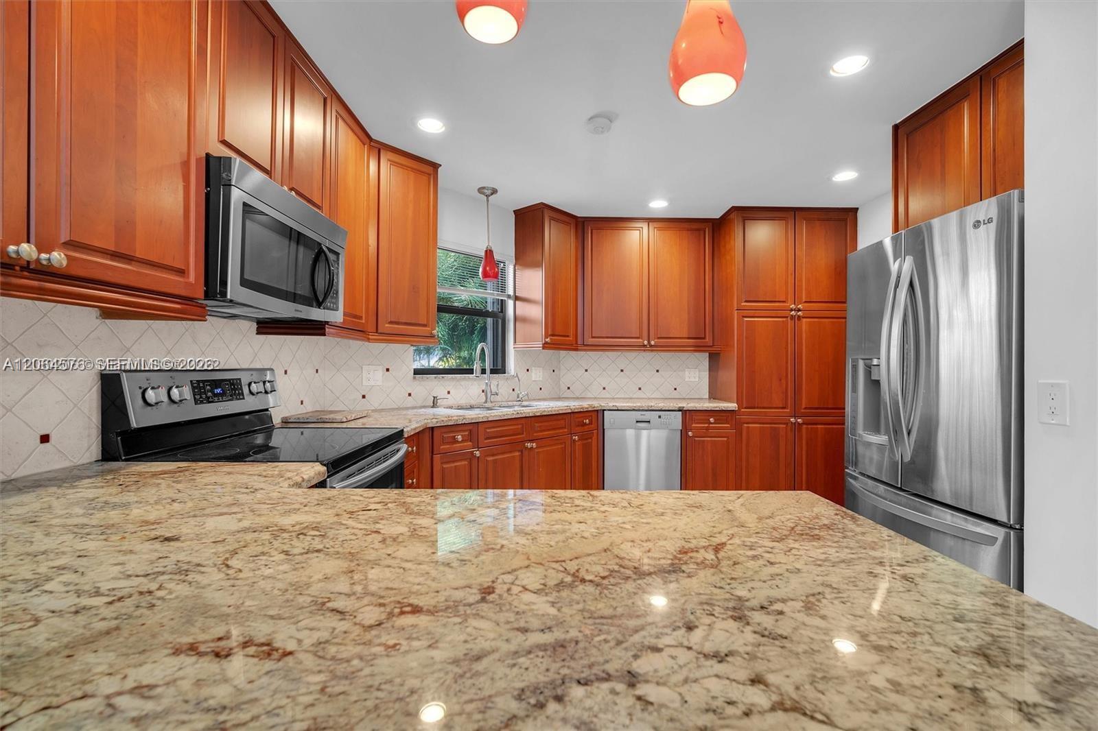 372 NW 35th Place