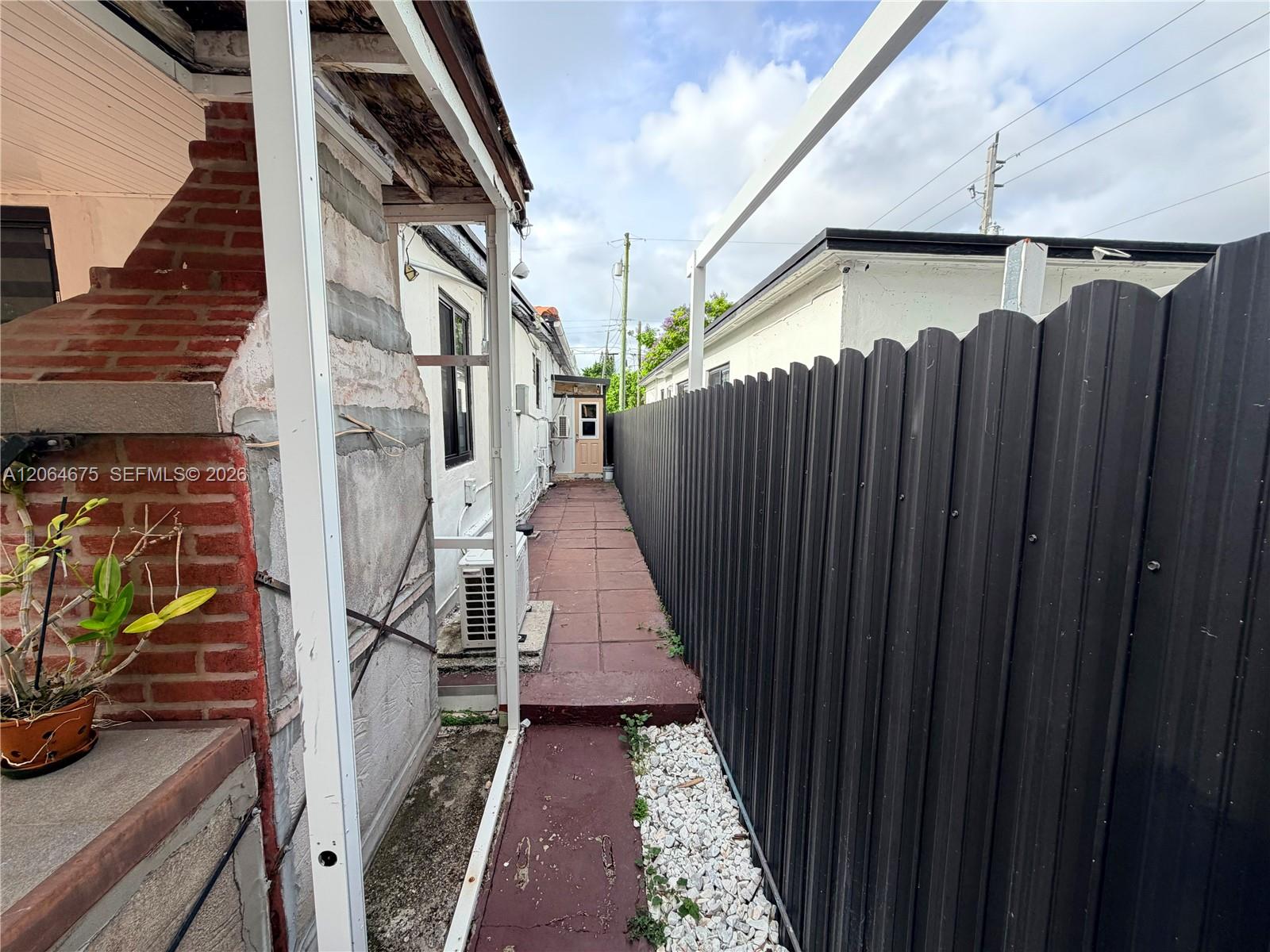 1525 SW 19th Terrace