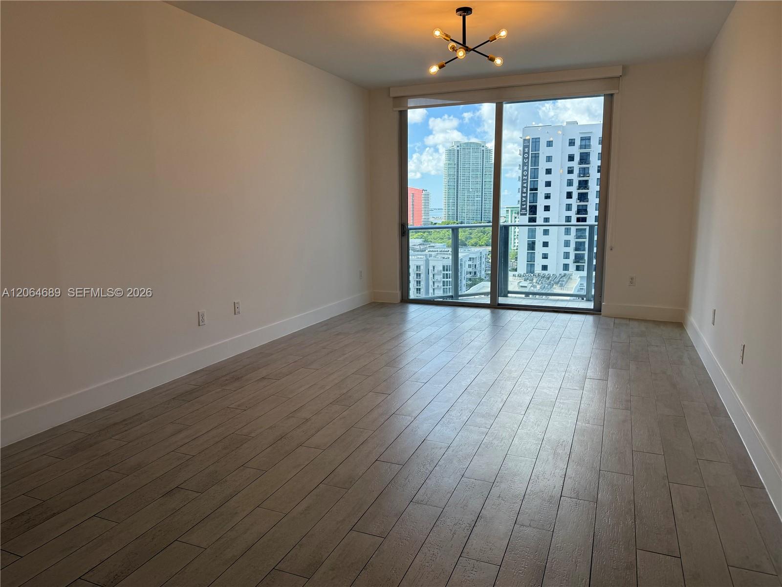 1010 SW 2nd Avenue gallery image #1