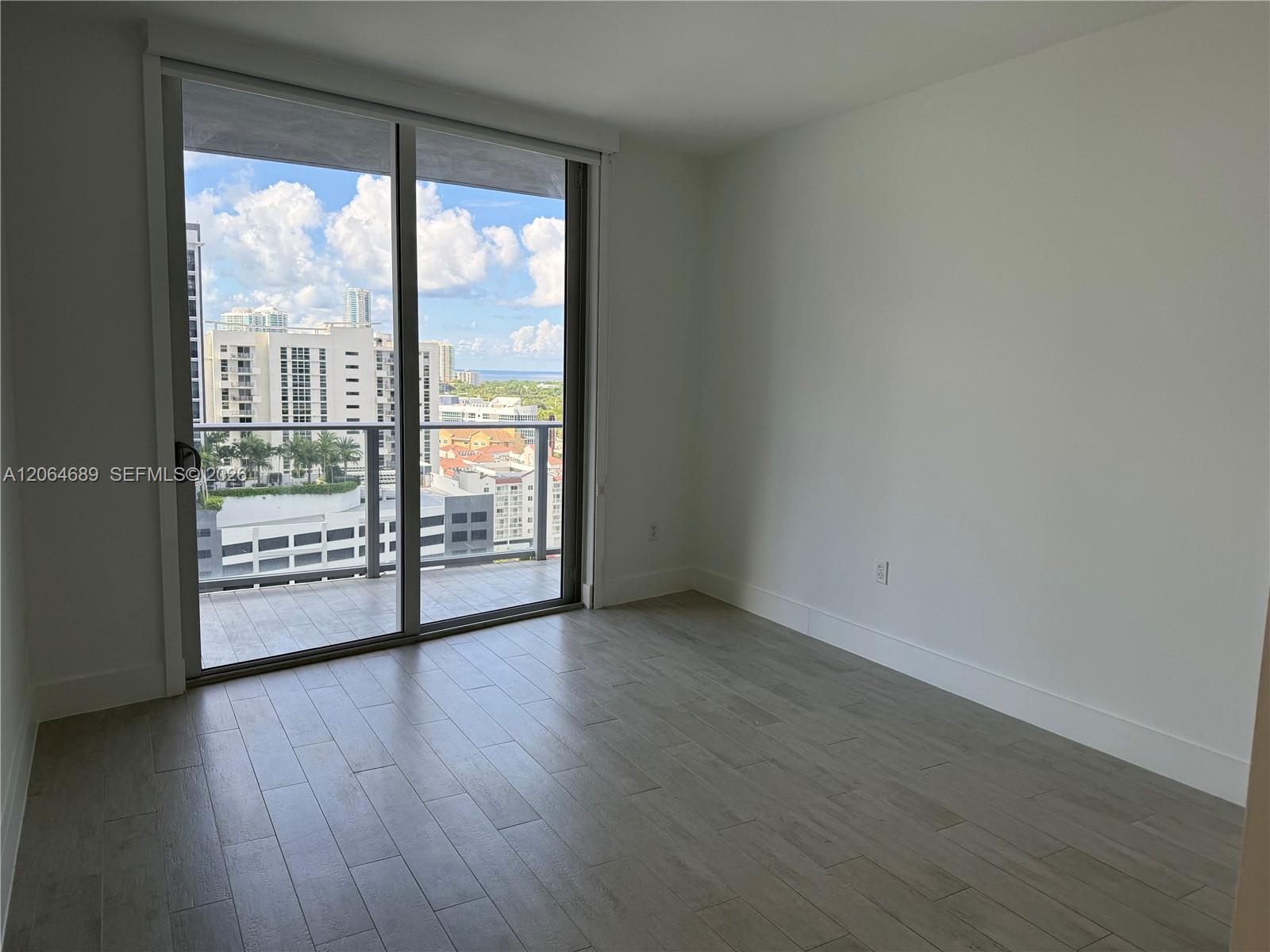 1010 SW 2nd Avenue gallery image #11