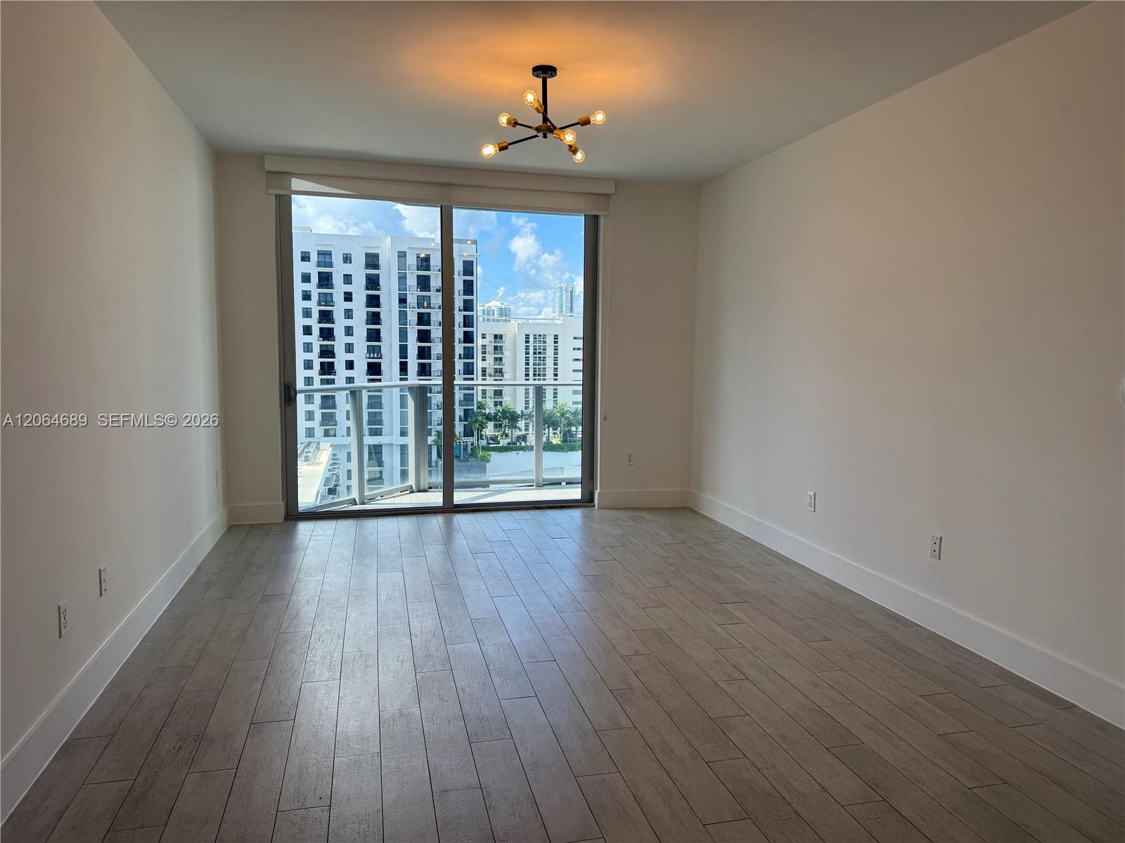 1010 SW 2nd Avenue gallery image #4