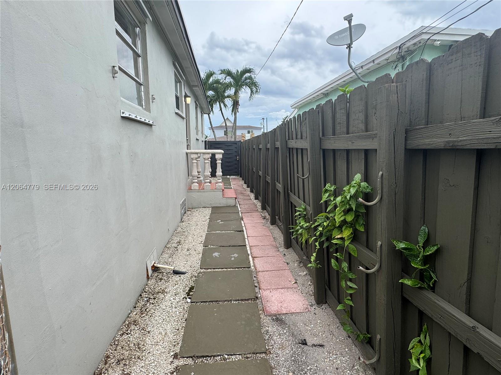 648 E 40th Street