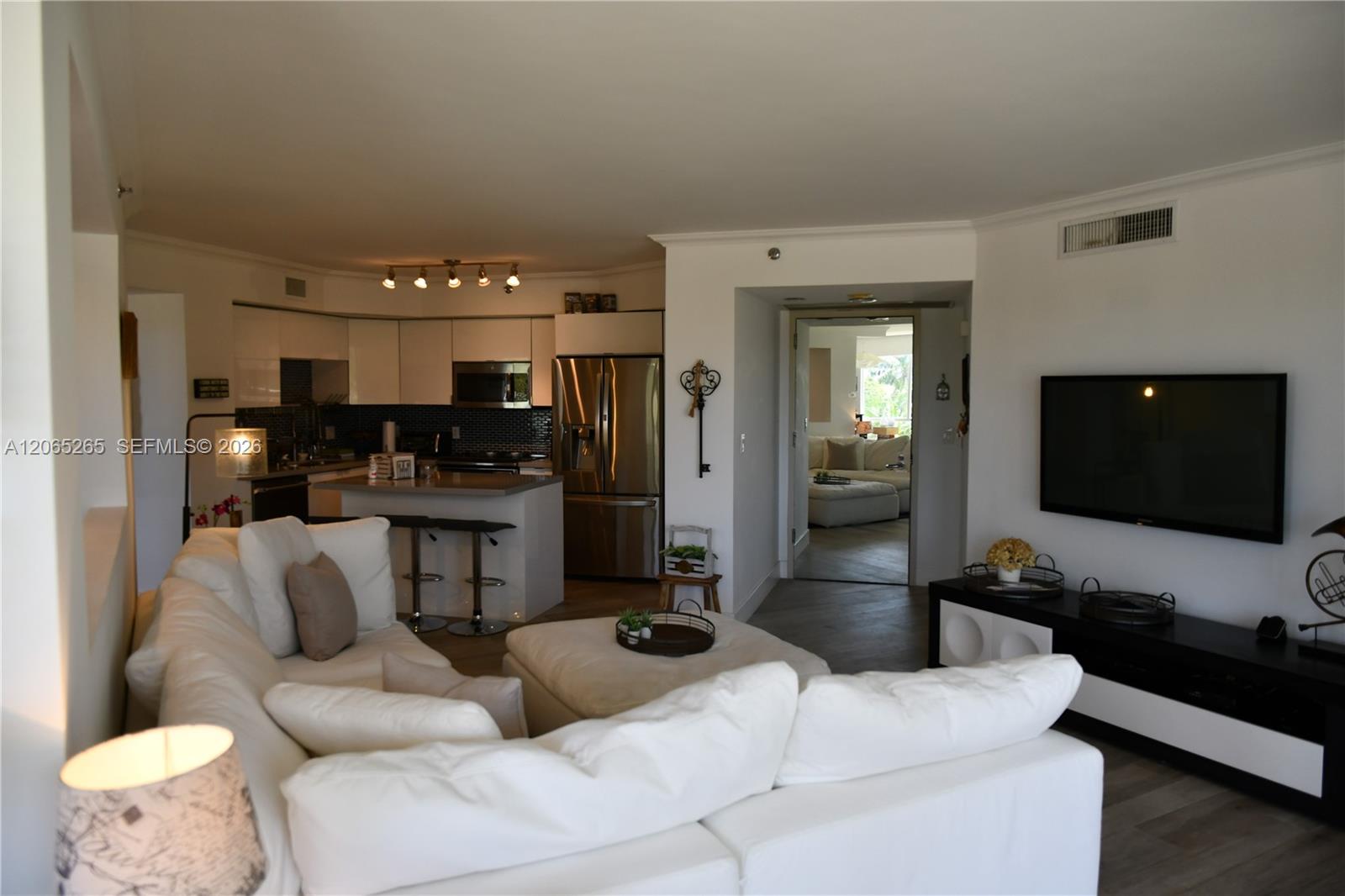1000 E Island Boulevard