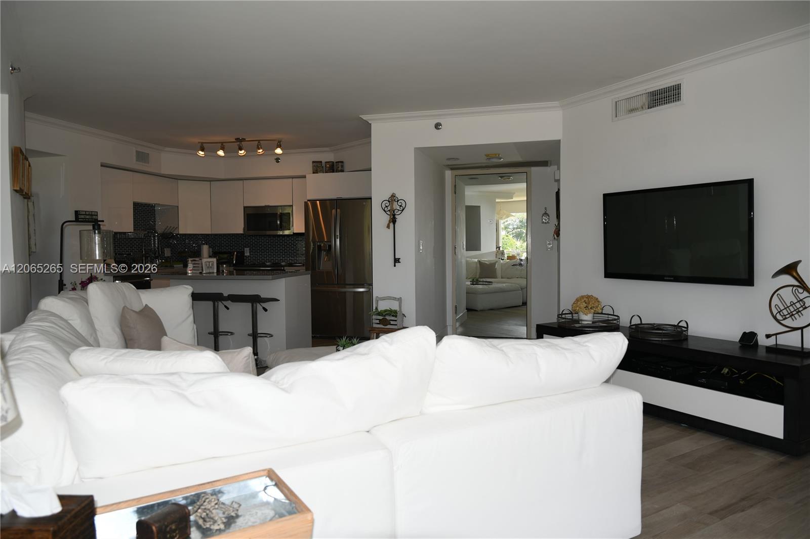 1000 E Island Boulevard