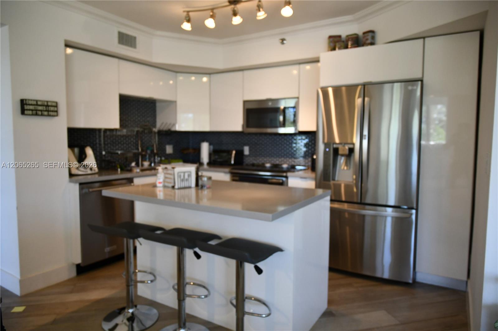 1000 E Island Boulevard