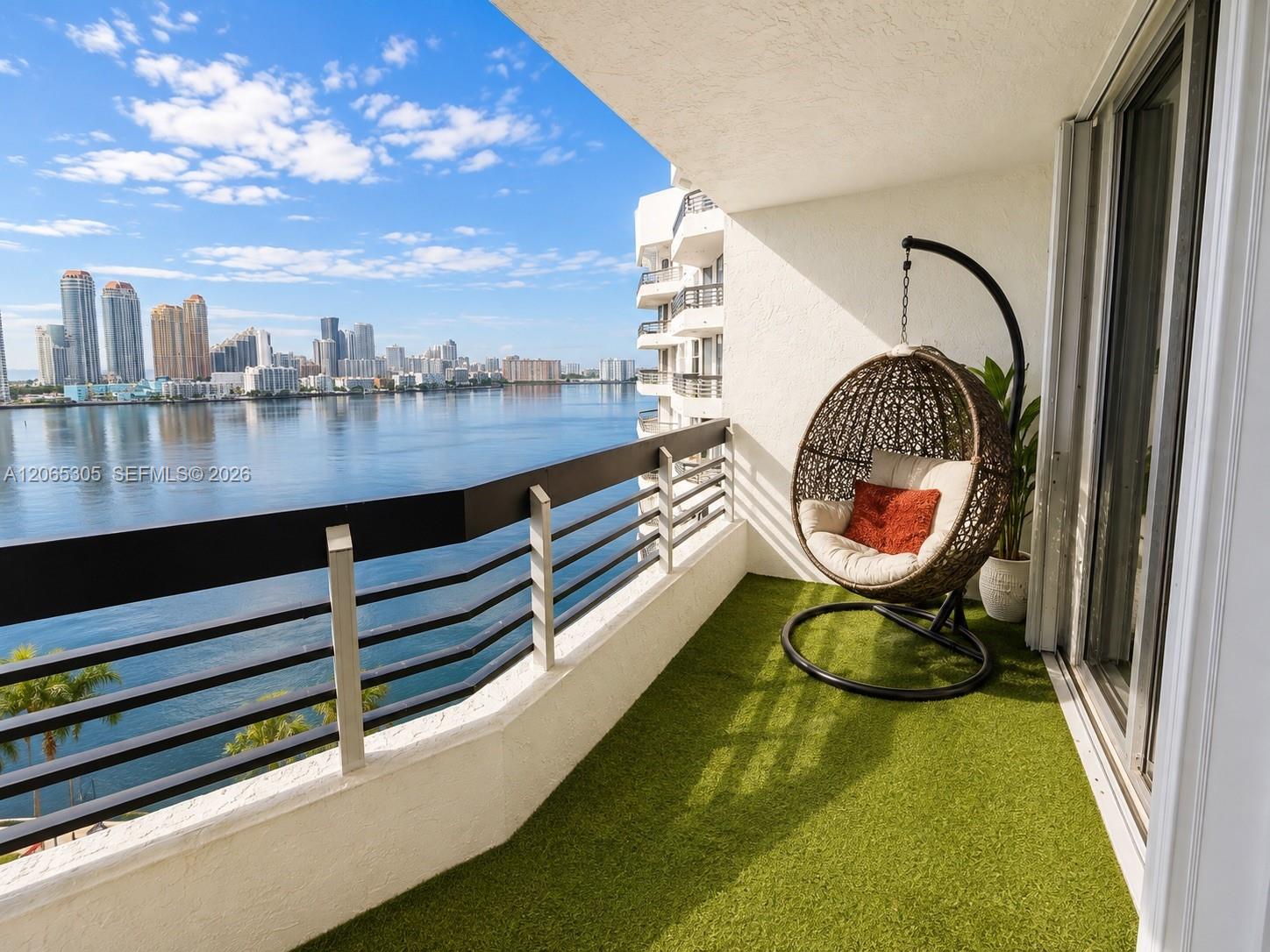 3600 Mystic Pointe Drive