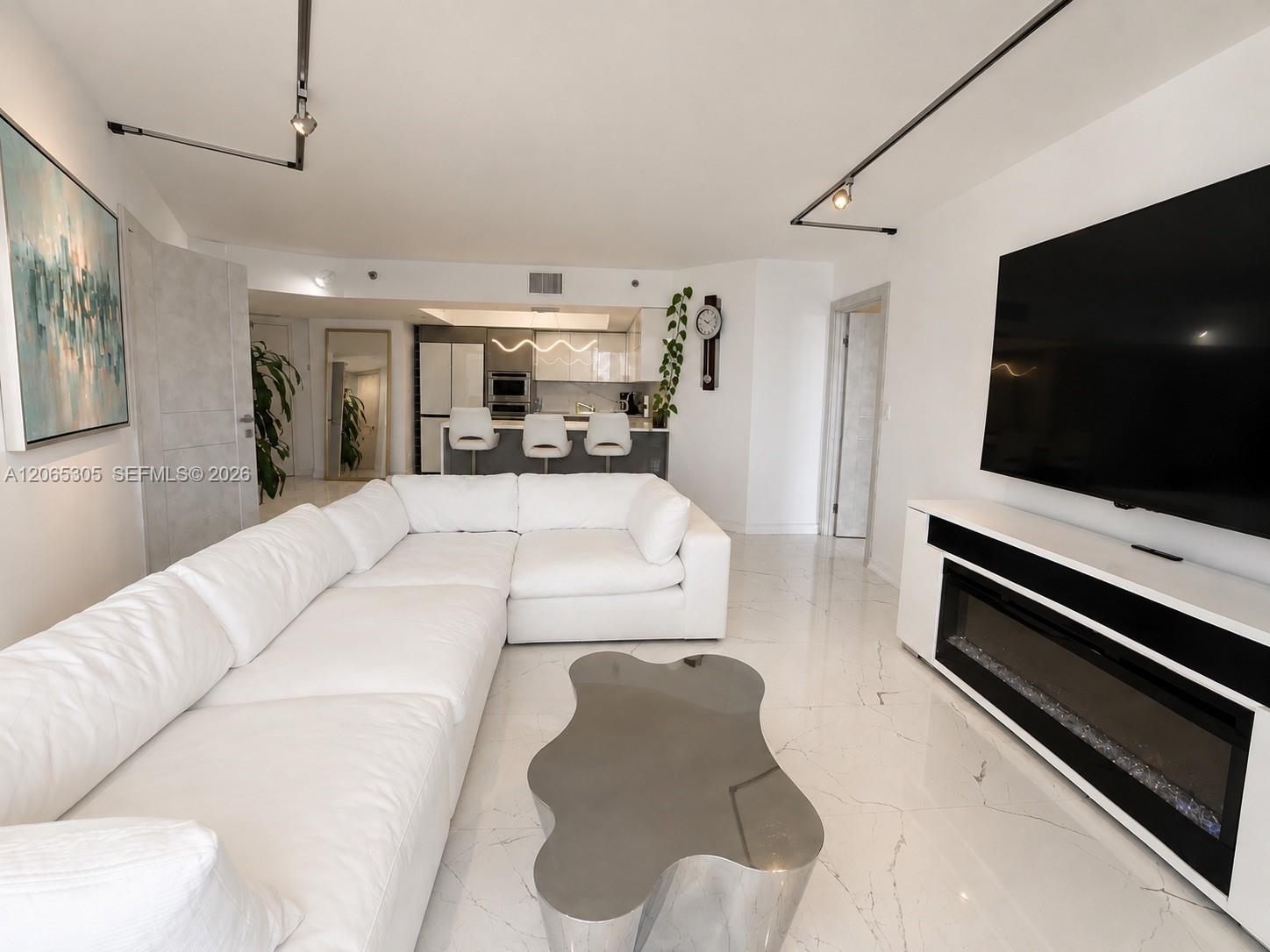 3600 Mystic Pointe Drive