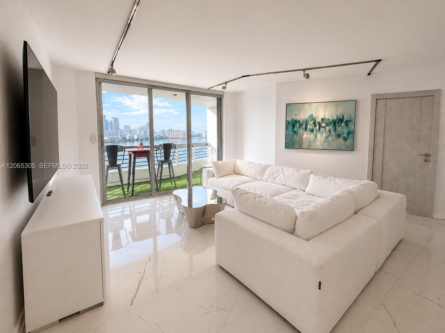 3600 Mystic Pointe Drive