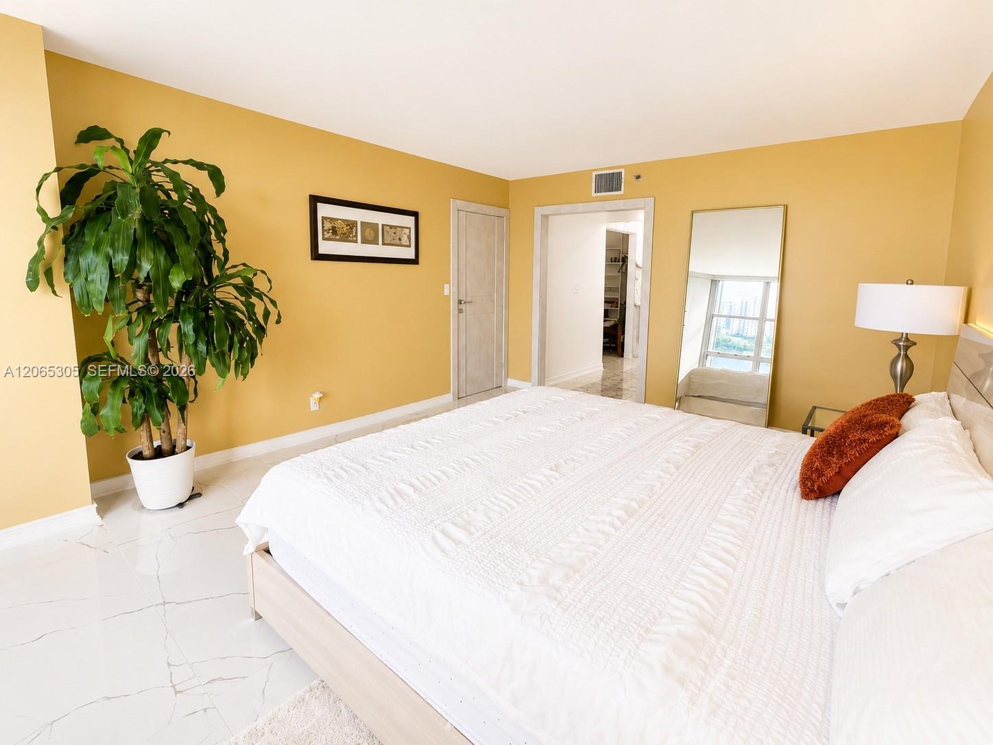 3600 Mystic Pointe Drive