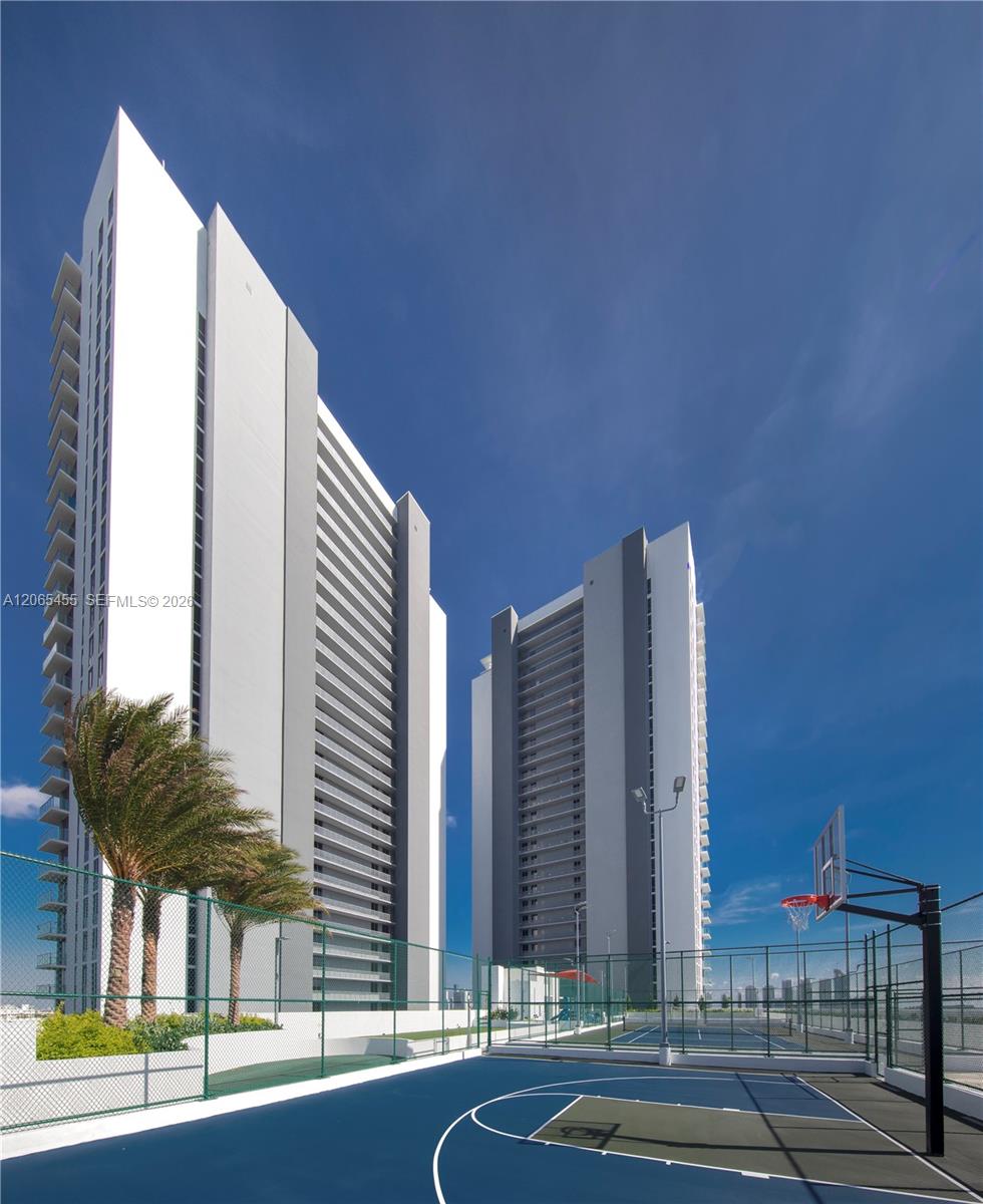 16385 Biscayne Blvd #