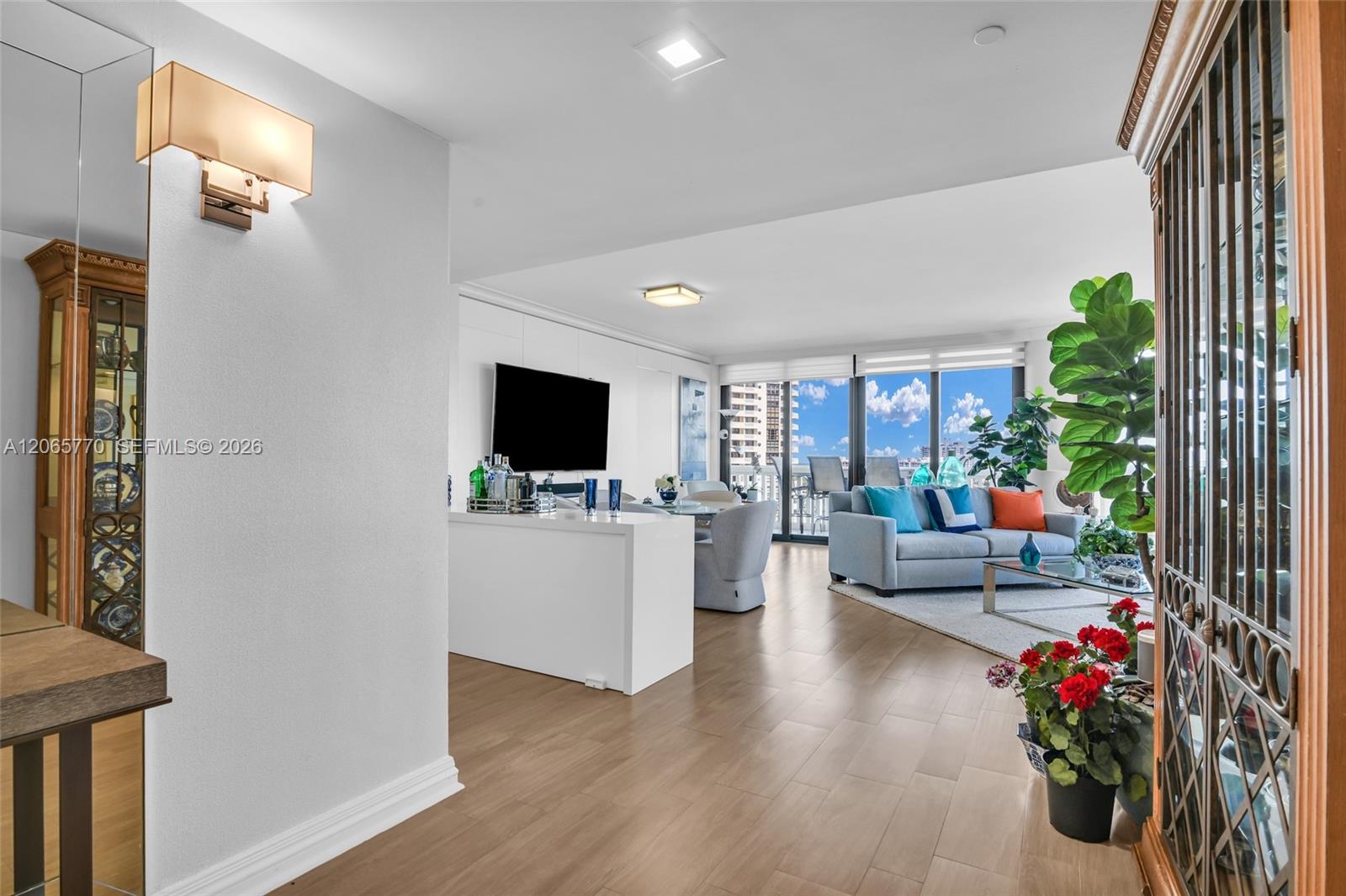 2000 Island Boulevard