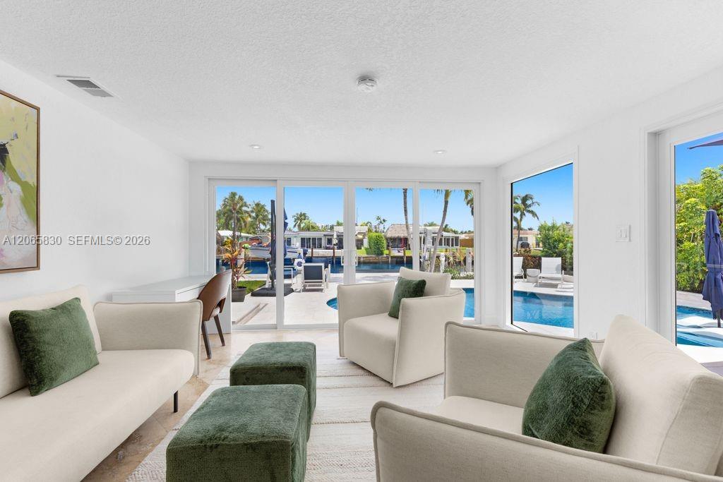 261 SE 4th Street