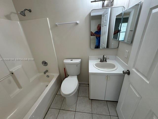 982 SW 9th Court