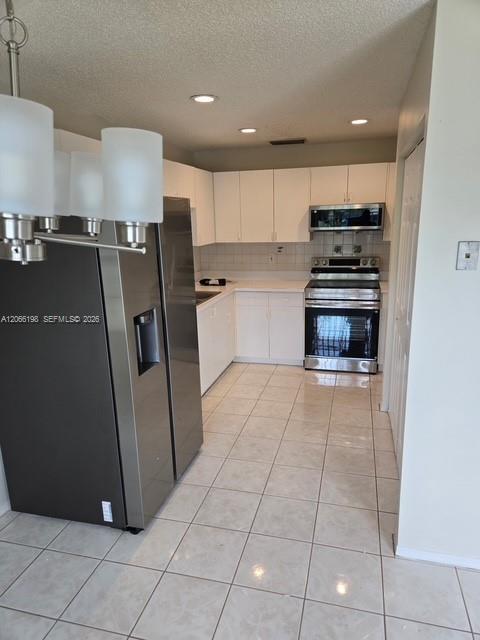 982 SW 9th Court
