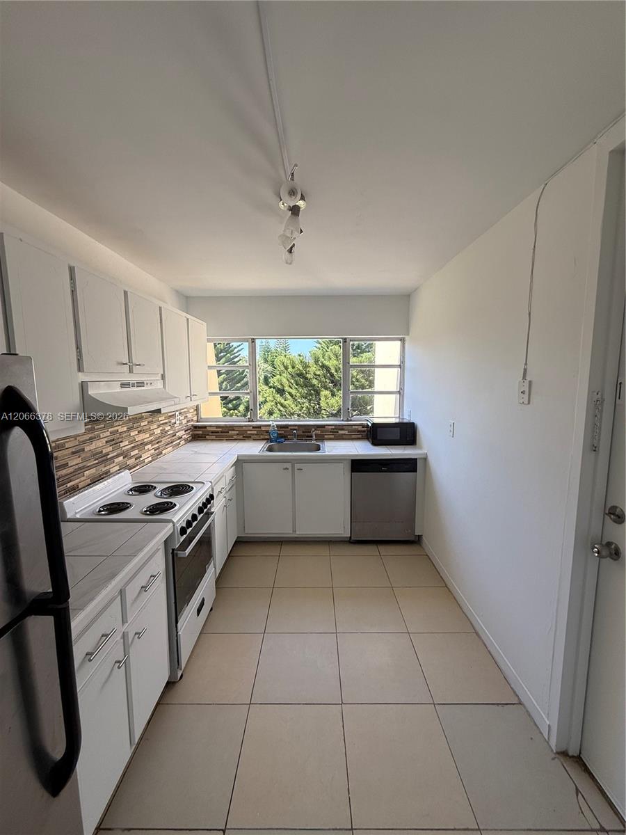 952 NE 199th Street