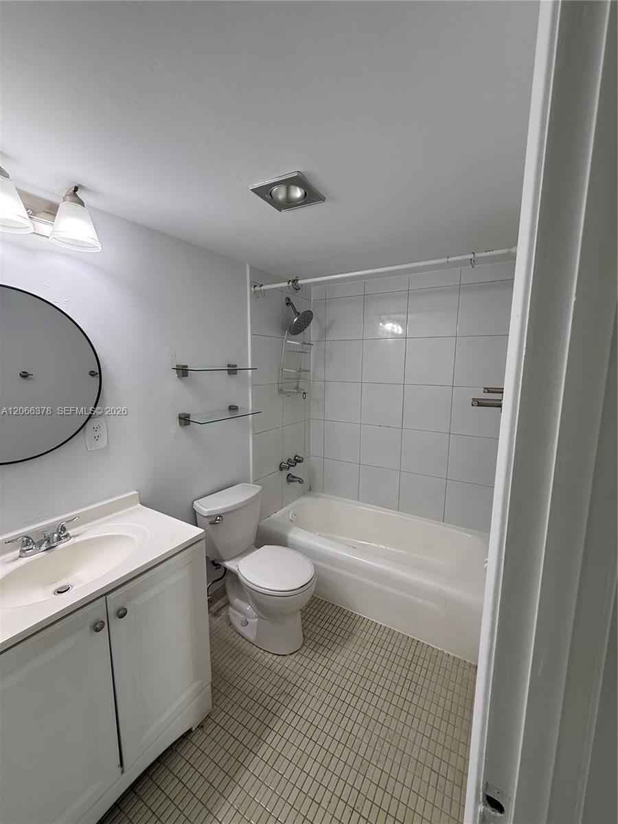 952 NE 199th Street