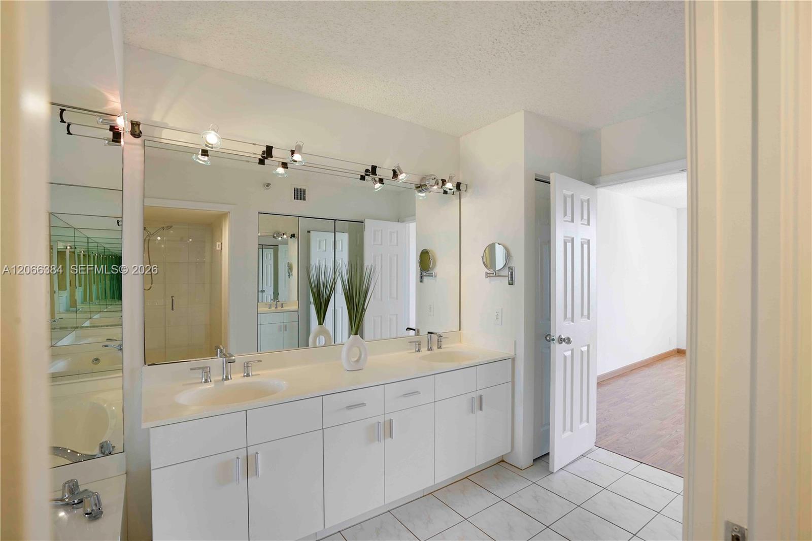 3530 Mystic Pointe Drive