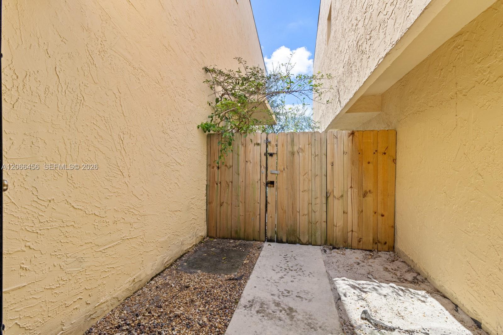 8953 NE 4th Ave Road