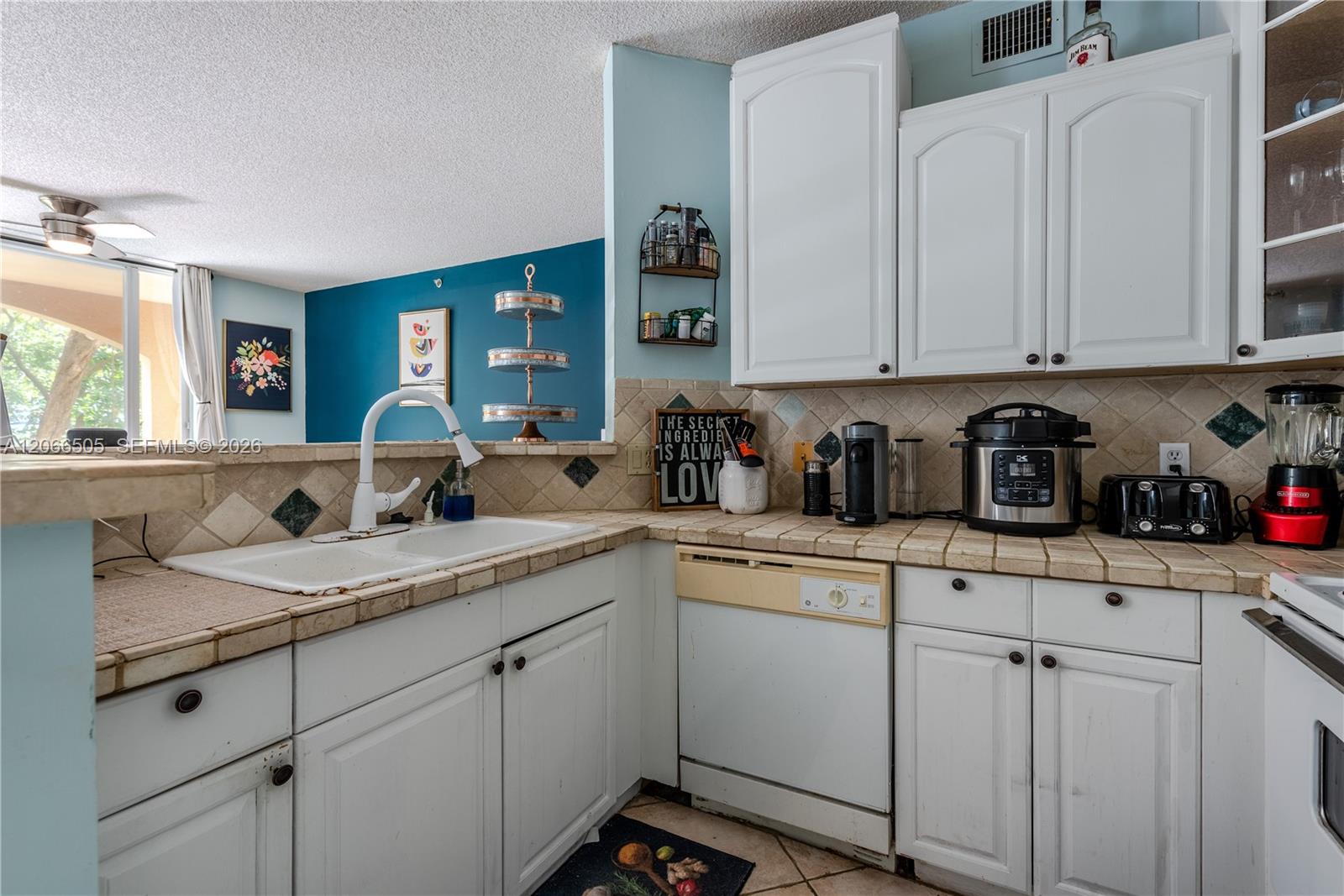 19601 E Country Club Drive