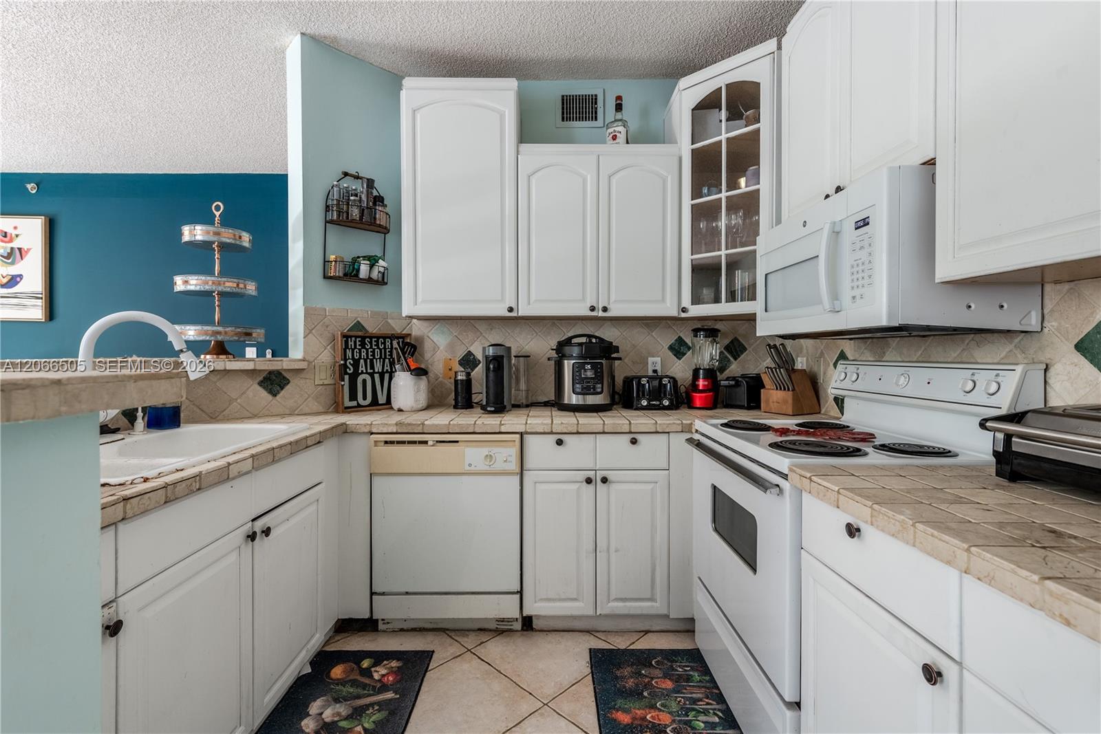 19601 E Country Club Drive