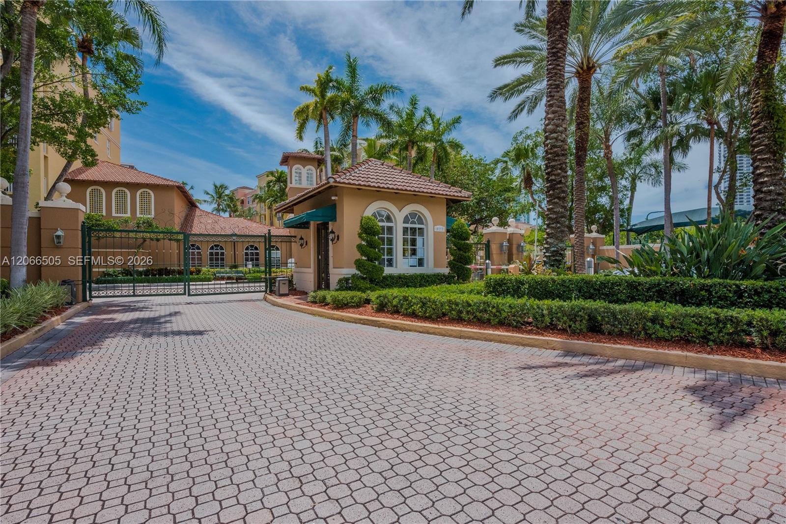 19601 E Country Club Drive