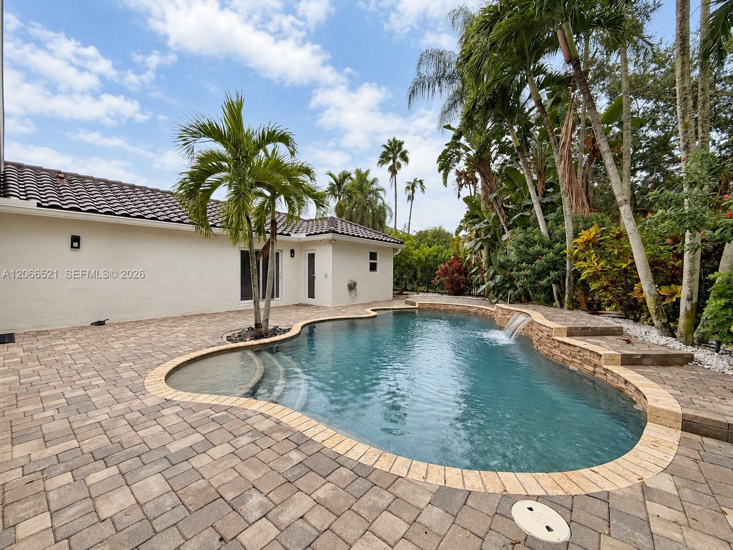 2616 Oakbrook Court
