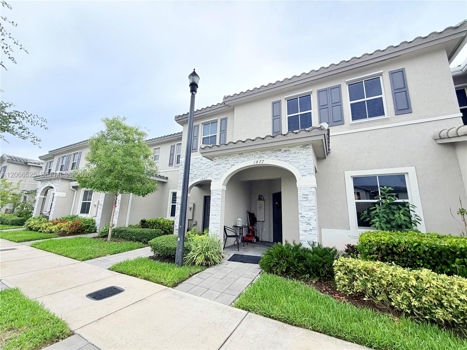 1877 SE 26th Terrace