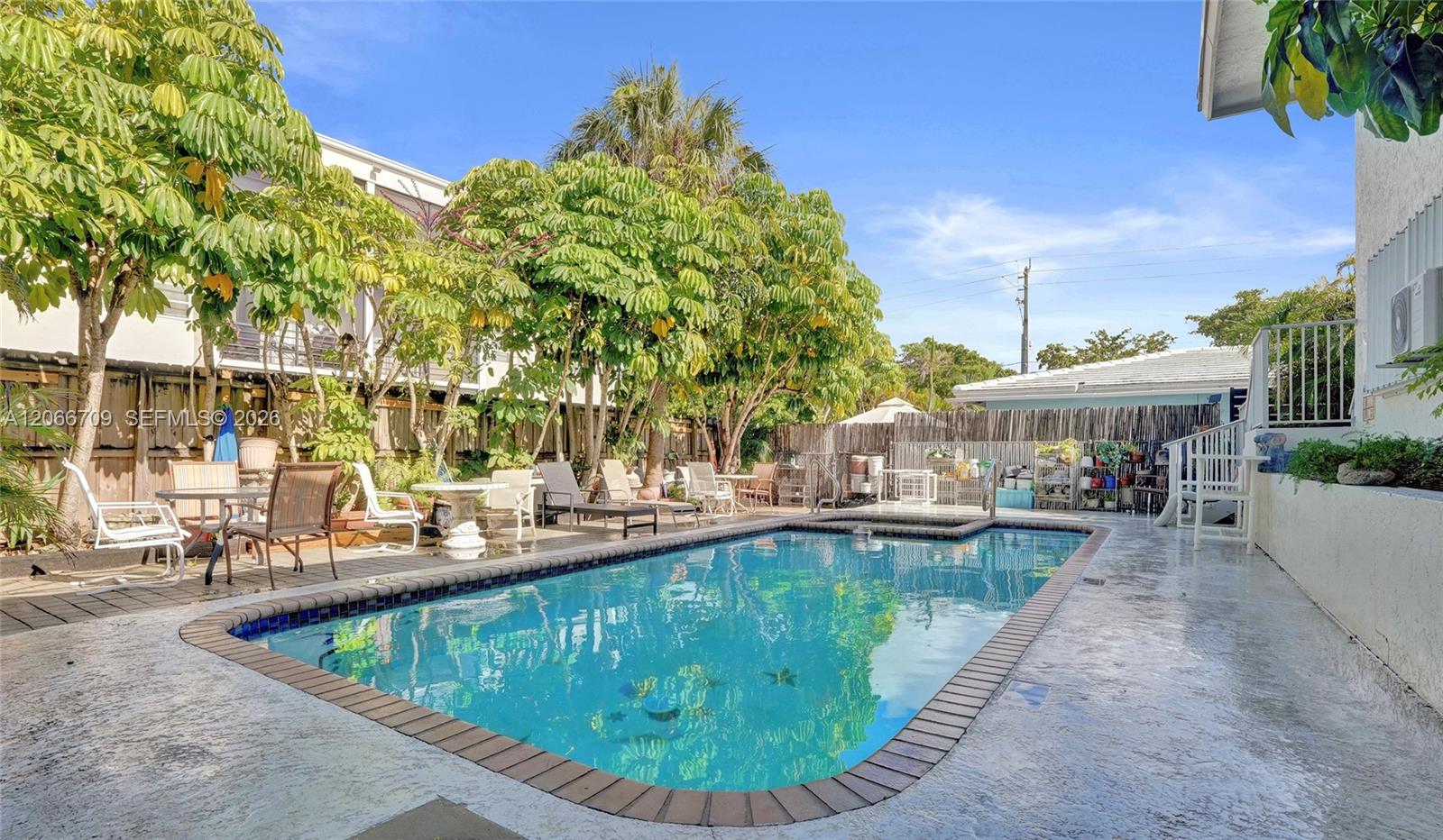 305 SE 12th Avenue
