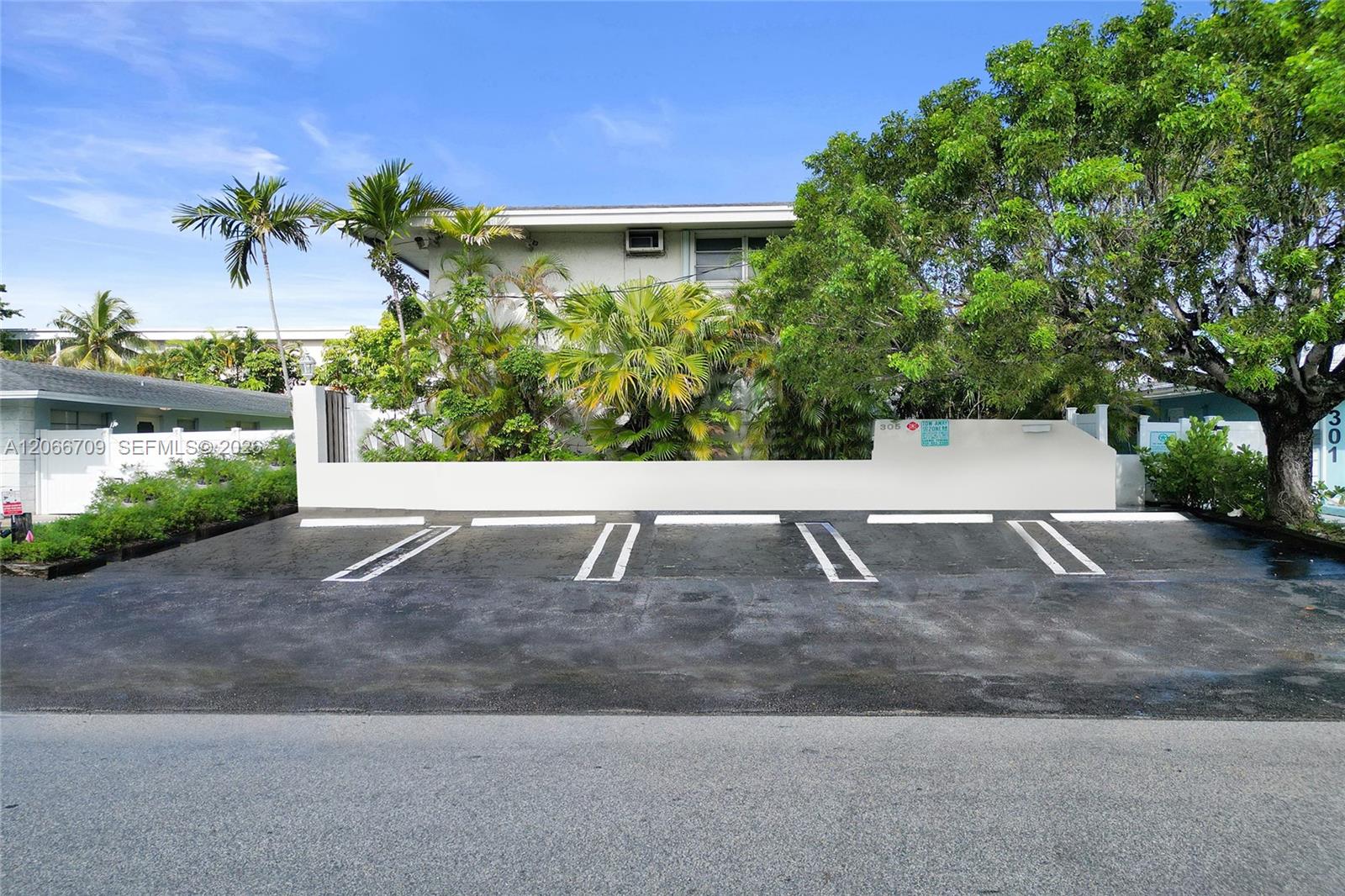 305 SE 12th Avenue