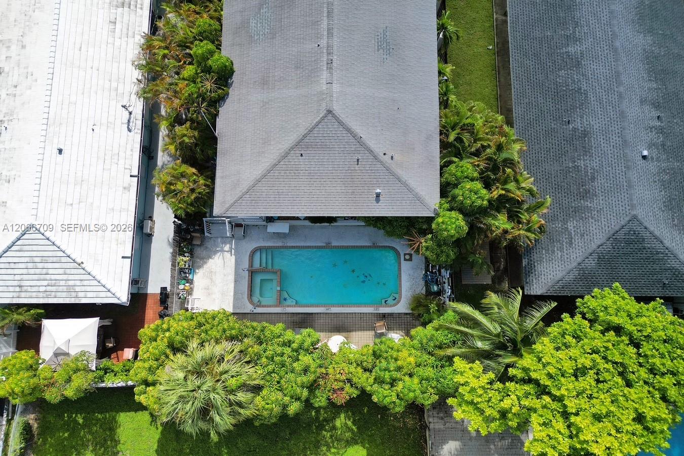 305 SE 12th Avenue