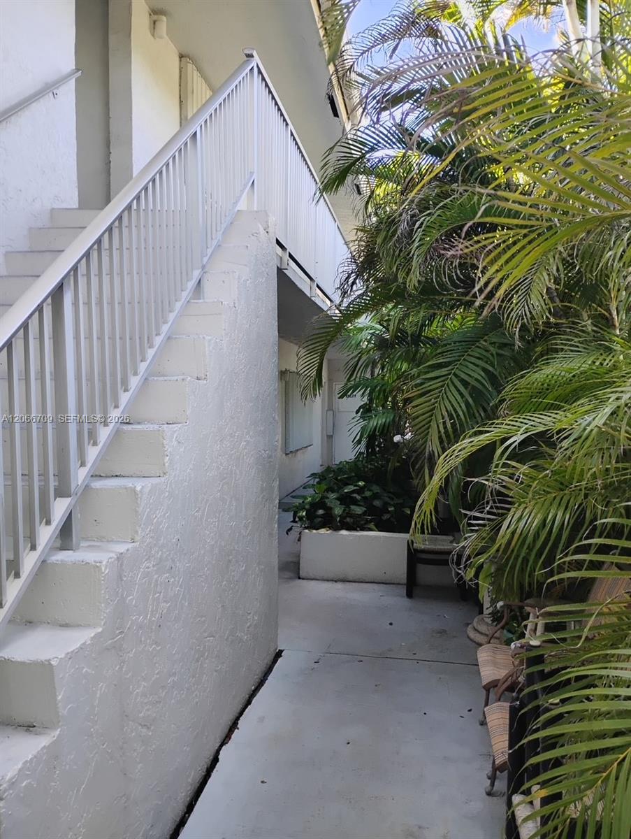 305 SE 12th Avenue